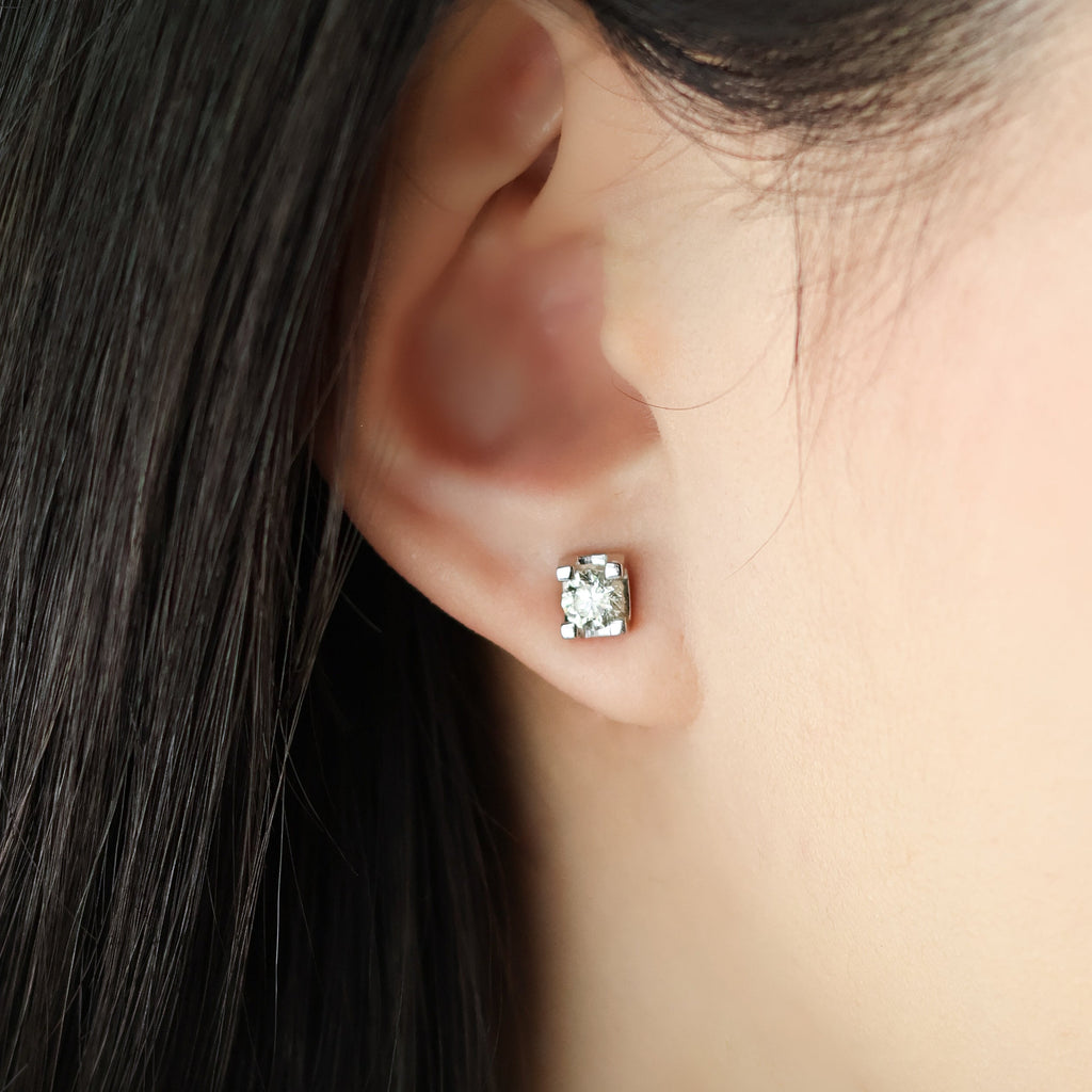 Square-Prong Round Stud Earrings