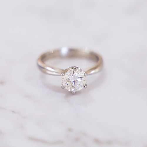 1 Carat Round Cut Solitaire Ring in Platinum