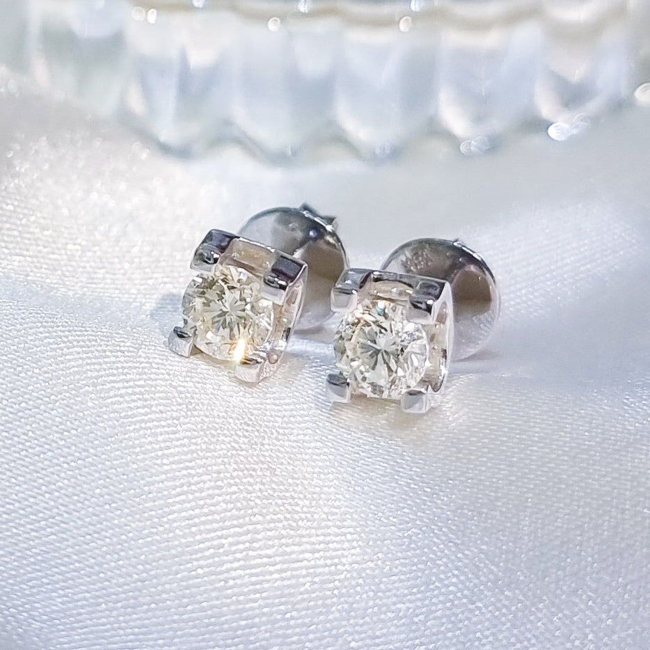 Square-Prong Round Stud Earrings