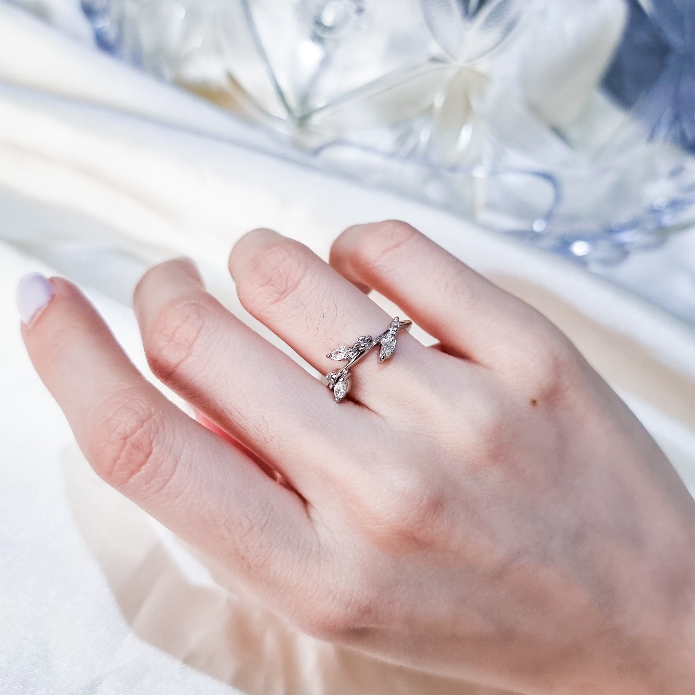Vashly Marquise Accent Wedding Band